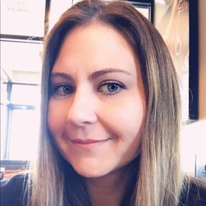 Meet your Posher, Cassandra